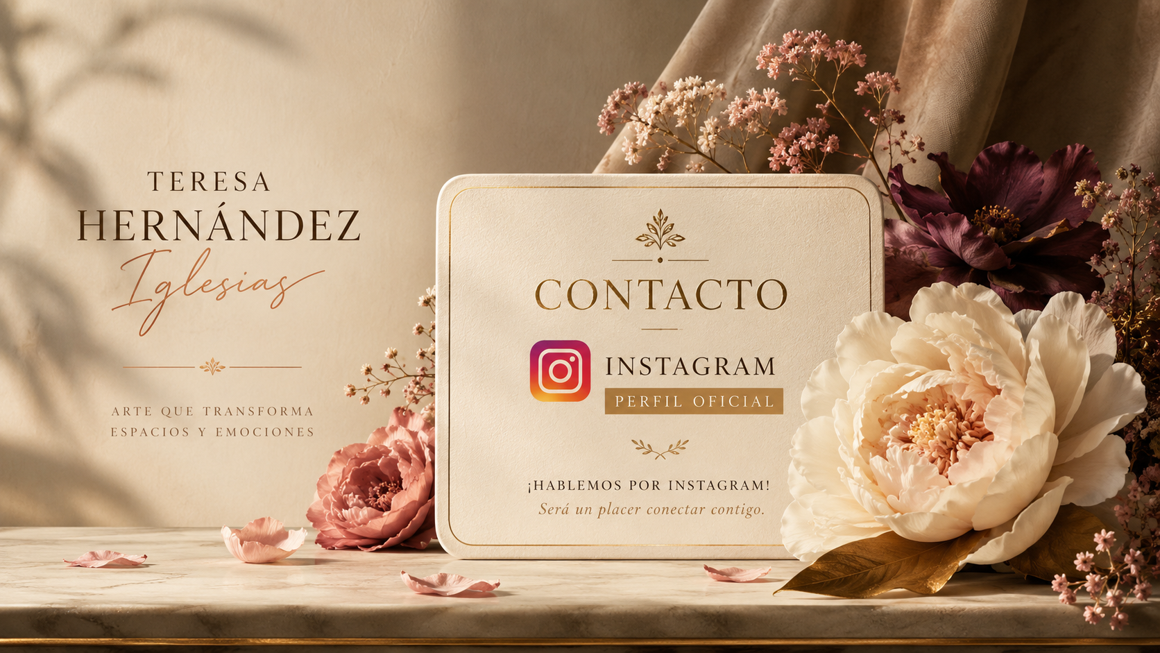 Contacto de Teresa Hernández Iglesias con tarjeta de Instagram y flores elegantes.